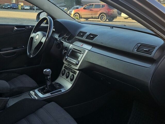 Серый Фольксваген Пассат Вариант, объемом двигателя 2 л и пробегом 314 тыс. км за 2957 $, фото 13 на Automoto.ua