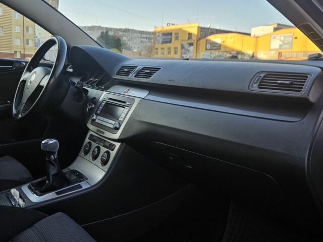 Серый Фольксваген Пассат Вариант, объемом двигателя 2 л и пробегом 314 тыс. км за 2957 $, фото 14 на Automoto.ua