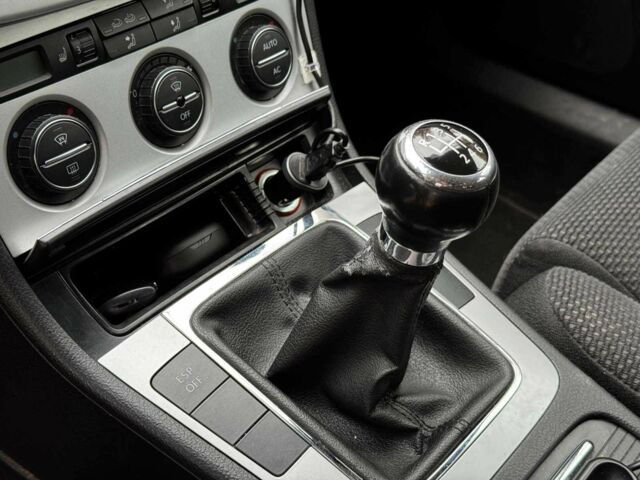 Сірий Фольксваген Пассат Варіант, об'ємом двигуна 1.8 л та пробігом 249 тис. км за 5990 $, фото 17 на Automoto.ua