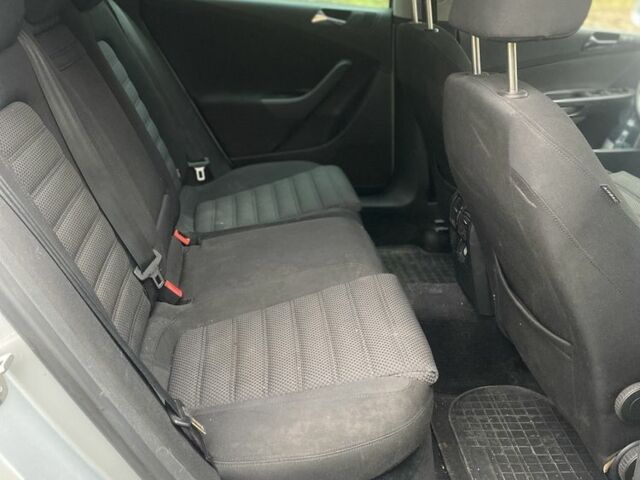 Серый Фольксваген Пассат Вариант, объемом двигателя 2 л и пробегом 299 тыс. км за 2950 $, фото 9 на Automoto.ua