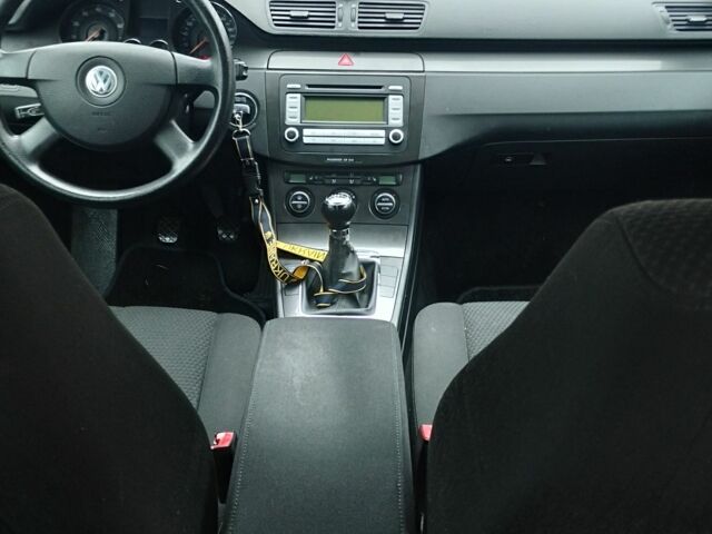 Серый Фольксваген Пассат Вариант, объемом двигателя 1.6 л и пробегом 244 тыс. км за 7300 $, фото 1 на Automoto.ua