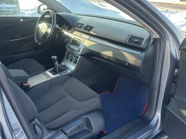 Сірий Фольксваген Пассат Варіант, об'ємом двигуна 2 л та пробігом 240 тис. км за 5200 $, фото 5 на Automoto.ua