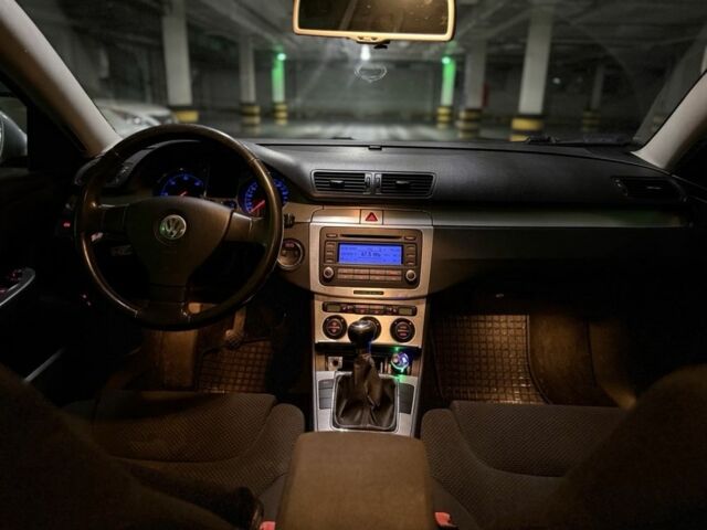 Серый Фольксваген Пассат Вариант, объемом двигателя 2 л и пробегом 300 тыс. км за 3150 $, фото 18 на Automoto.ua