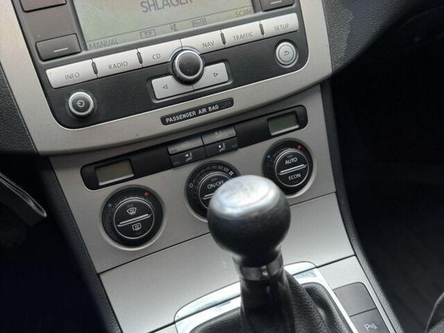 Серый Фольксваген Пассат Вариант, объемом двигателя 2 л и пробегом 196 тыс. км за 6500 $, фото 14 на Automoto.ua