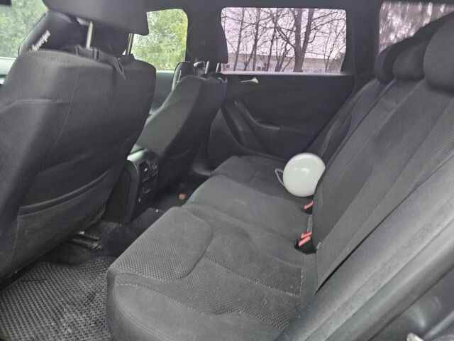 Серый Фольксваген Пассат Вариант, объемом двигателя 2 л и пробегом 300 тыс. км за 4950 $, фото 4 на Automoto.ua