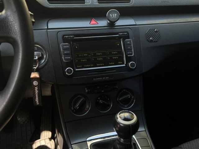 Сірий Фольксваген Пассат Варіант, об'ємом двигуна 2 л та пробігом 370 тис. км за 3199 $, фото 10 на Automoto.ua