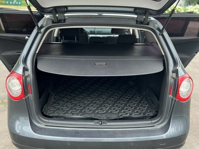 Сірий Фольксваген Пассат Варіант, об'ємом двигуна 2 л та пробігом 305 тис. км за 5800 $, фото 14 на Automoto.ua