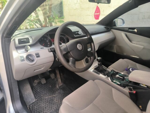 Фольксваген Пассат Варіант 2008 у Изюме на Automoto.ua Сірий Фольксваген Пассат Варіант, об'ємом двигуна 2 л та пробігом 193 тис. км за 7500 $, фото 4 на Automoto.ua