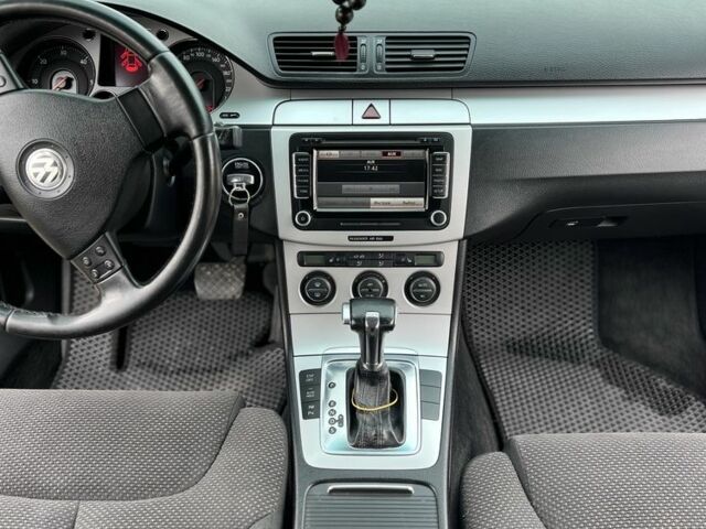 Сірий Фольксваген Пассат Варіант, об'ємом двигуна 2 л та пробігом 305 тис. км за 5800 $, фото 9 на Automoto.ua