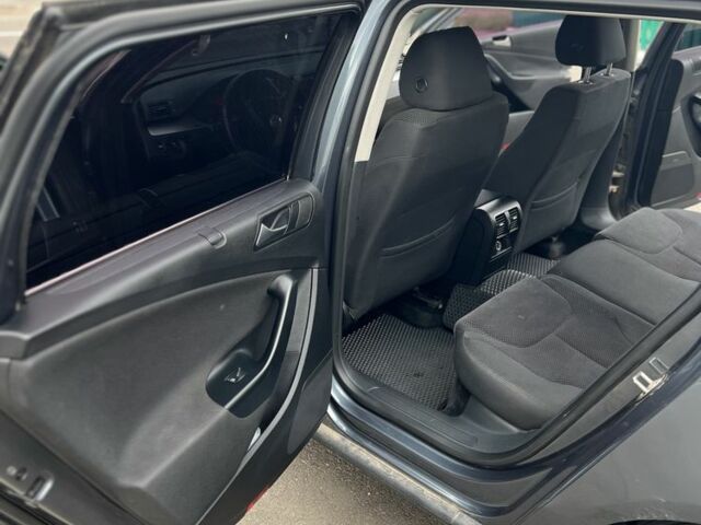 Сірий Фольксваген Пассат Варіант, об'ємом двигуна 2 л та пробігом 305 тис. км за 5800 $, фото 13 на Automoto.ua