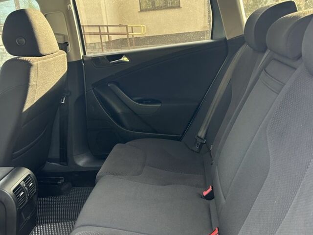 Серый Фольксваген Пассат Вариант, объемом двигателя 2 л и пробегом 213 тыс. км за 6000 $, фото 15 на Automoto.ua