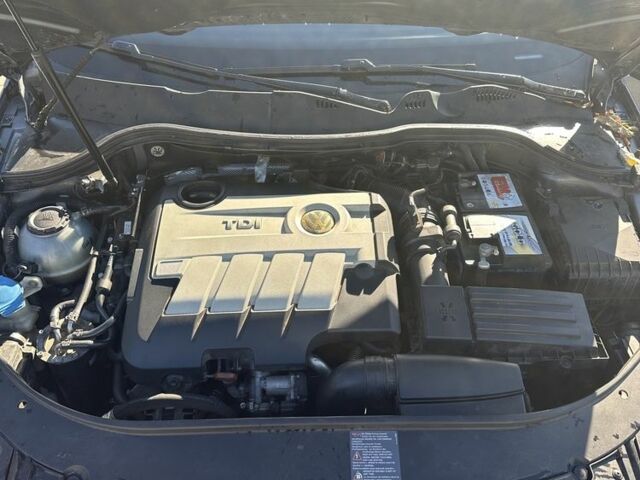 Фольксваген Пассат Варіант 2008 у Хмельницькому на Automoto.ua Сірий Фольксваген Пассат Варіант, об'ємом двигуна 2 л та пробігом 340 тис. км за 7499 $, фото 7 на Automoto.ua