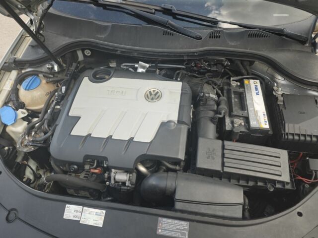 Серый Фольксваген Пассат Вариант, объемом двигателя 2 л и пробегом 290 тыс. км за 3600 $, фото 6 на Automoto.ua