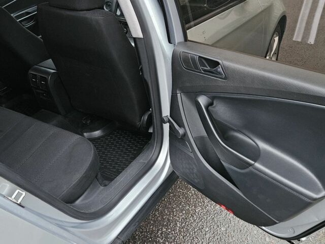 Сірий Фольксваген Пассат Варіант, об'ємом двигуна 2 л та пробігом 215 тис. км за 6500 $, фото 4 на Automoto.ua