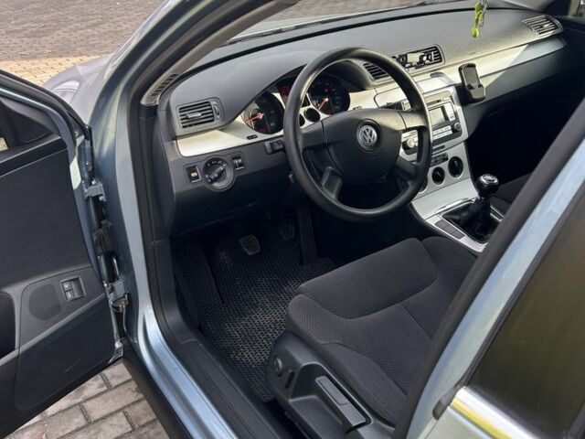 Серый Фольксваген Пассат Вариант, объемом двигателя 2 л и пробегом 213 тыс. км за 6000 $, фото 12 на Automoto.ua