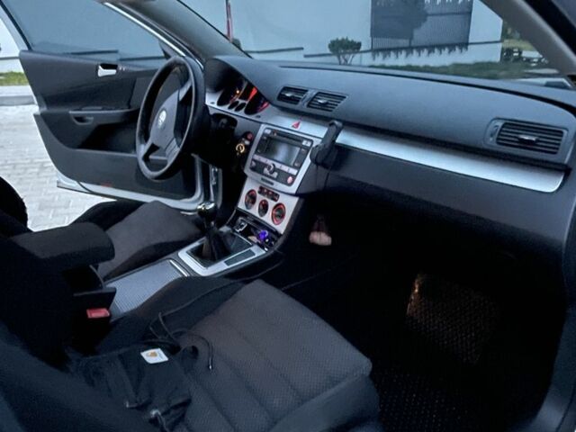 Сірий Фольксваген Пассат Варіант, об'ємом двигуна 2 л та пробігом 272 тис. км за 5900 $, фото 3 на Automoto.ua