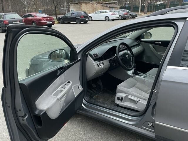 Серый Фольксваген Пассат Вариант, объемом двигателя 2 л и пробегом 200 тыс. км за 1800 $, фото 6 на Automoto.ua