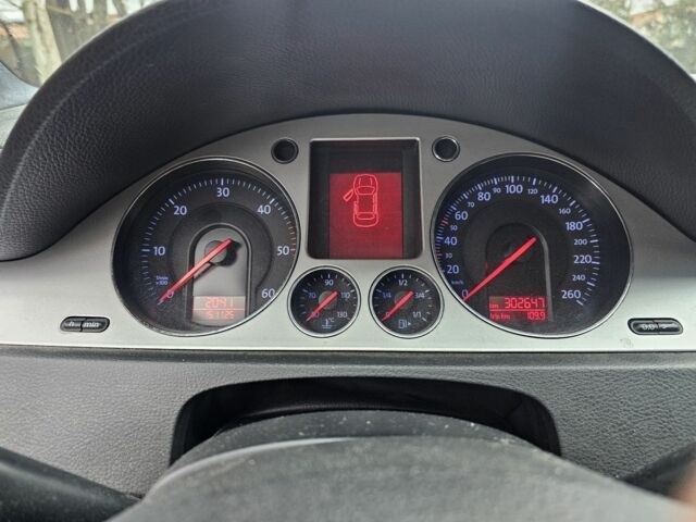 Серый Фольксваген Пассат Вариант, объемом двигателя 2 л и пробегом 300 тыс. км за 4950 $, фото 6 на Automoto.ua