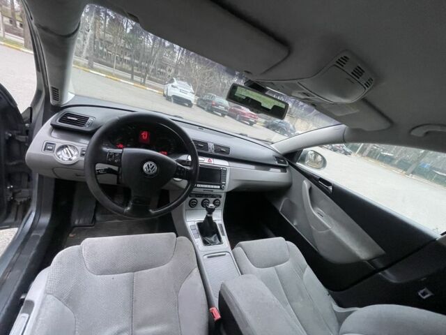 Серый Фольксваген Пассат Вариант, объемом двигателя 2 л и пробегом 200 тыс. км за 1800 $, фото 7 на Automoto.ua