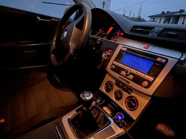 Сірий Фольксваген Пассат Варіант, об'ємом двигуна 2 л та пробігом 272 тис. км за 5900 $, фото 6 на Automoto.ua