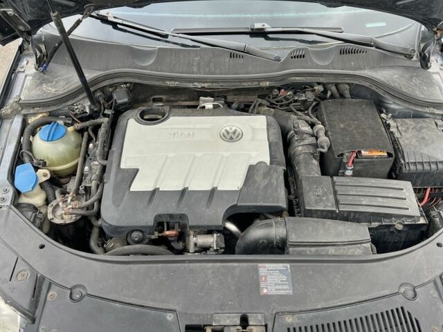 Сірий Фольксваген Пассат Варіант, об'ємом двигуна 2 л та пробігом 305 тис. км за 5800 $, фото 6 на Automoto.ua