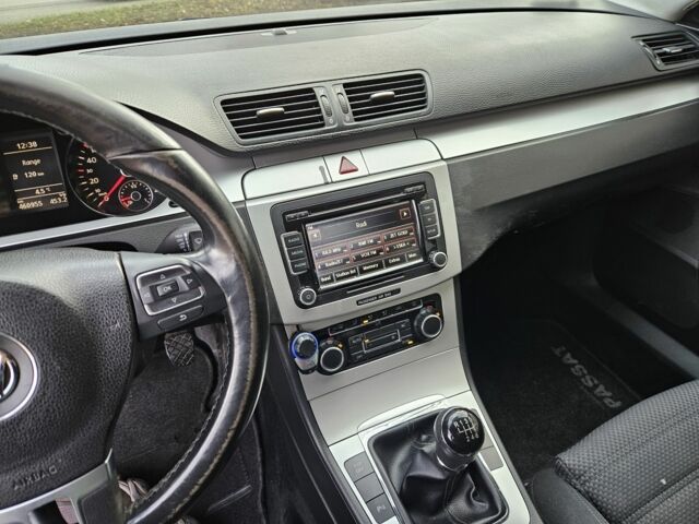 Серый Фольксваген Пассат Вариант, объемом двигателя 2 л и пробегом 450 тыс. км за 2400 $, фото 16 на Automoto.ua