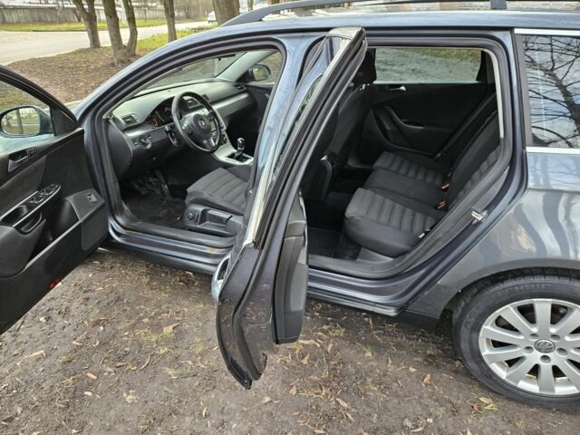 Серый Фольксваген Пассат Вариант, объемом двигателя 2 л и пробегом 450 тыс. км за 2400 $, фото 7 на Automoto.ua