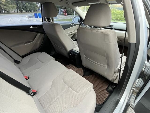 Сірий Фольксваген Пассат Варіант, об'ємом двигуна 1.4 л та пробігом 226 тис. км за 6800 $, фото 12 на Automoto.ua