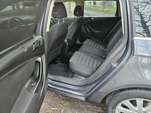 Серый Фольксваген Пассат Вариант, объемом двигателя 2 л и пробегом 450 тыс. км за 2400 $, фото 14 на Automoto.ua