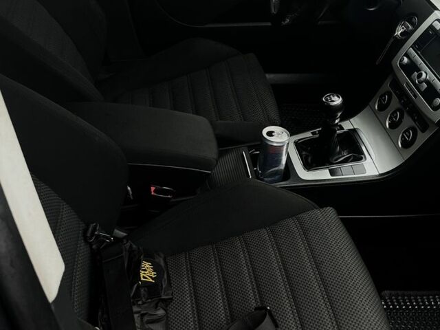 Серый Фольксваген Пассат Вариант, объемом двигателя 2 л и пробегом 277 тыс. км за 6800 $, фото 1 на Automoto.ua