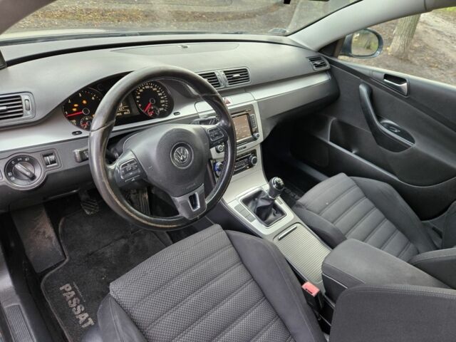 Серый Фольксваген Пассат Вариант, объемом двигателя 2 л и пробегом 450 тыс. км за 2400 $, фото 12 на Automoto.ua
