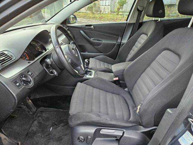 Серый Фольксваген Пассат Вариант, объемом двигателя 2 л и пробегом 450 тыс. км за 2400 $, фото 11 на Automoto.ua