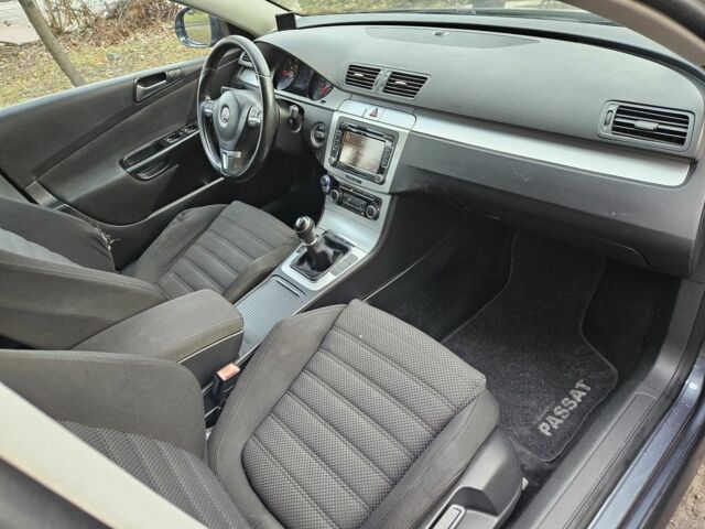 Серый Фольксваген Пассат Вариант, объемом двигателя 2 л и пробегом 450 тыс. км за 2400 $, фото 9 на Automoto.ua