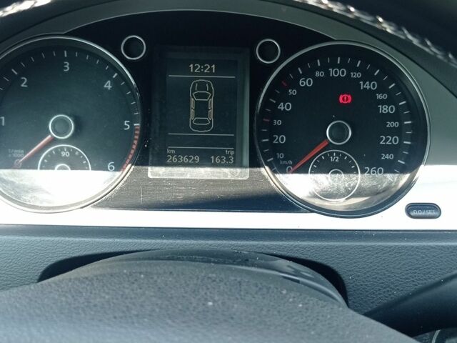 Сірий Фольксваген Пассат Варіант, об'ємом двигуна 2 л та пробігом 267 тис. км за 6500 $, фото 4 на Automoto.ua