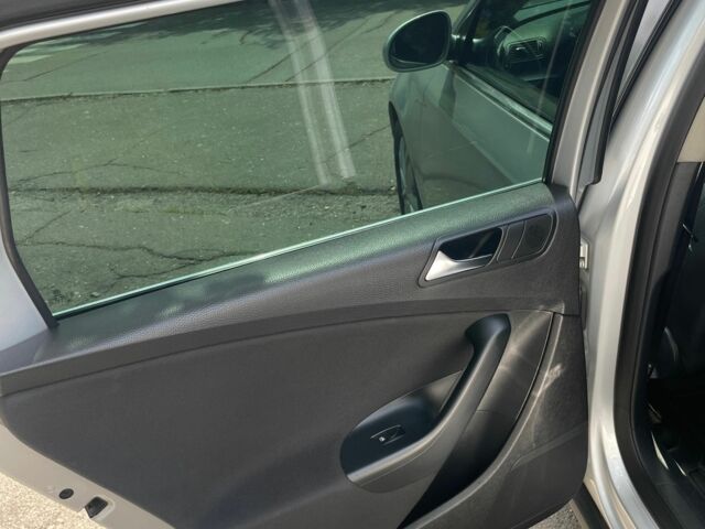 Фольксваген Пассат Вариант 2010 в Киеве на Automoto.ua Серый Фольксваген Пассат Вариант, объемом двигателя 1.8 л и пробегом 370 тыс. км за 6299 $, фото 14 на Automoto.ua