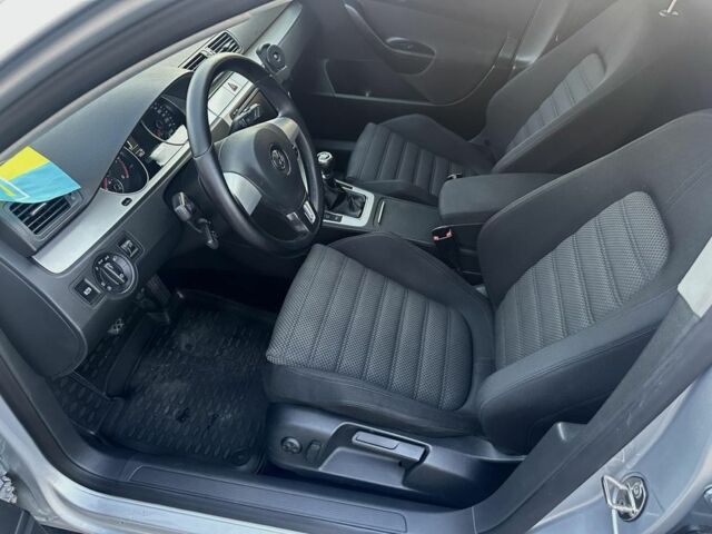 Сірий Фольксваген Пассат Варіант, об'ємом двигуна 2 л та пробігом 214 тис. км за 8300 $, фото 3 на Automoto.ua