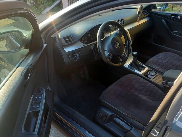 Сірий Фольксваген Пассат Варіант, об'ємом двигуна 2 л та пробігом 275 тис. км за 6500 $, фото 6 на Automoto.ua