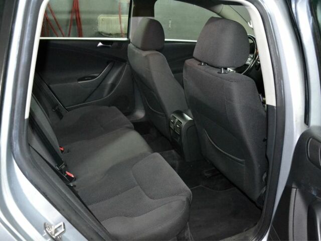 Серый Фольксваген Пассат Вариант, объемом двигателя 2 л и пробегом 326 тыс. км за 3947 $, фото 4 на Automoto.ua