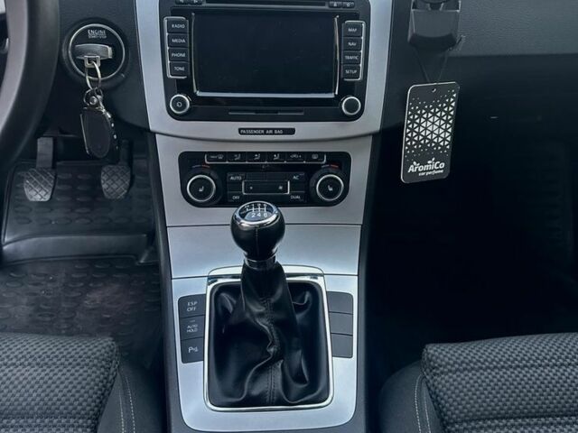 Сірий Фольксваген Пассат Варіант, об'ємом двигуна 2 л та пробігом 214 тис. км за 8300 $, фото 5 на Automoto.ua