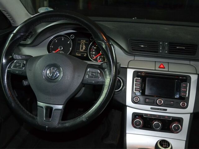 Серый Фольксваген Пассат Вариант, объемом двигателя 2 л и пробегом 326 тыс. км за 3947 $, фото 1 на Automoto.ua