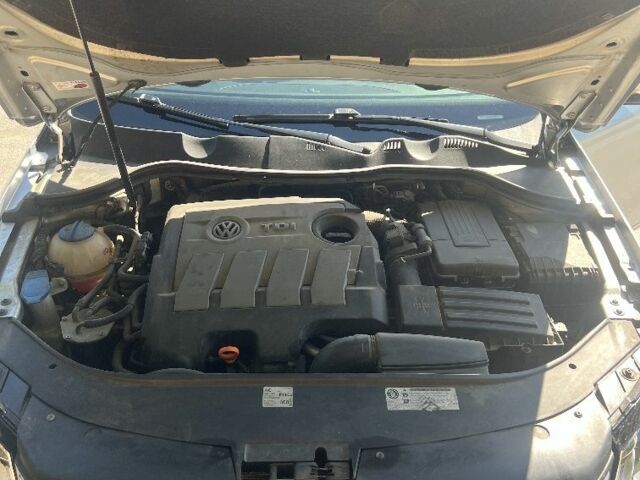 Серый Фольксваген Пассат Вариант, объемом двигателя 1.6 л и пробегом 242 тыс. км за 8500 $, фото 1 на Automoto.ua