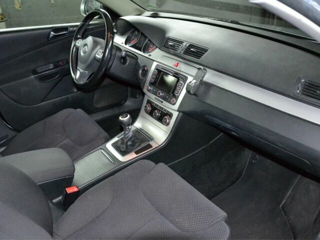 Серый Фольксваген Пассат Вариант, объемом двигателя 2 л и пробегом 326 тыс. км за 3947 $, фото 3 на Automoto.ua