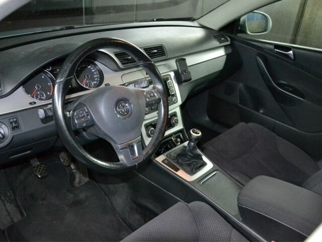 Серый Фольксваген Пассат Вариант, объемом двигателя 2 л и пробегом 326 тыс. км за 3947 $, фото 8 на Automoto.ua