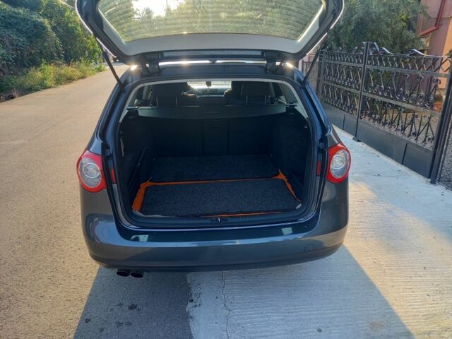 Сірий Фольксваген Пассат Варіант, об'ємом двигуна 2 л та пробігом 275 тис. км за 6500 $, фото 4 на Automoto.ua