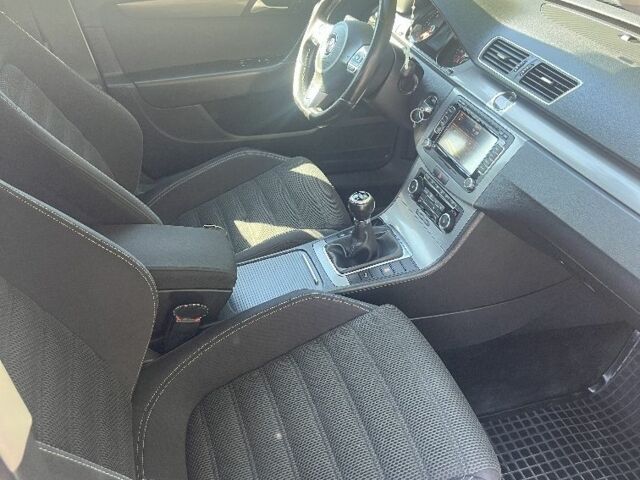 Серый Фольксваген Пассат Вариант, объемом двигателя 1.6 л и пробегом 242 тыс. км за 8500 $, фото 4 на Automoto.ua