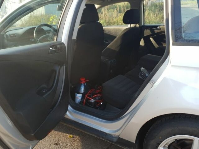 Сірий Фольксваген Пассат Варіант, об'ємом двигуна 2 л та пробігом 333 тис. км за 3000 $, фото 9 на Automoto.ua