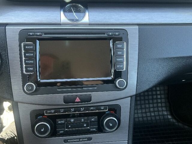 Серый Фольксваген Пассат Вариант, объемом двигателя 1.6 л и пробегом 242 тыс. км за 8500 $, фото 10 на Automoto.ua