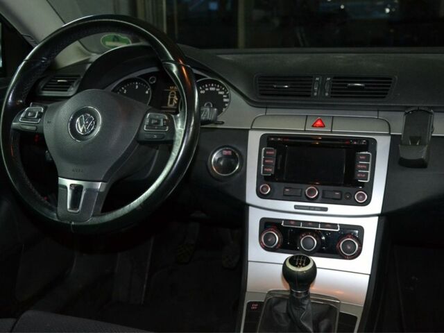 Серый Фольксваген Пассат Вариант, объемом двигателя 2 л и пробегом 326 тыс. км за 3947 $, фото 2 на Automoto.ua