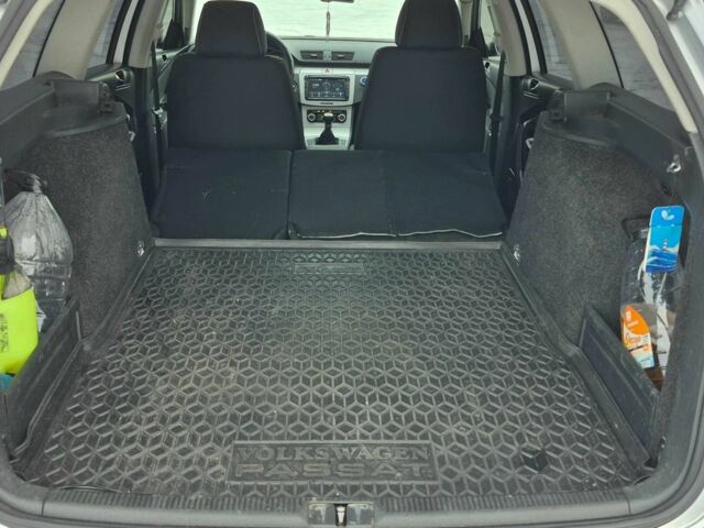 Сірий Фольксваген Пассат Варіант, об'ємом двигуна 1.6 л та пробігом 210 тис. км за 6500 $, фото 19 на Automoto.ua