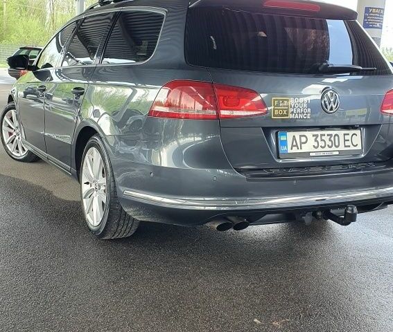 Фольксваген Пассат Вариант 2011 в Запорожье на Automoto.ua Серый Фольксваген Пассат Вариант, объемом двигателя 2 л и пробегом 320 тыс. км за 10200 $, фото 2 на Automoto.ua